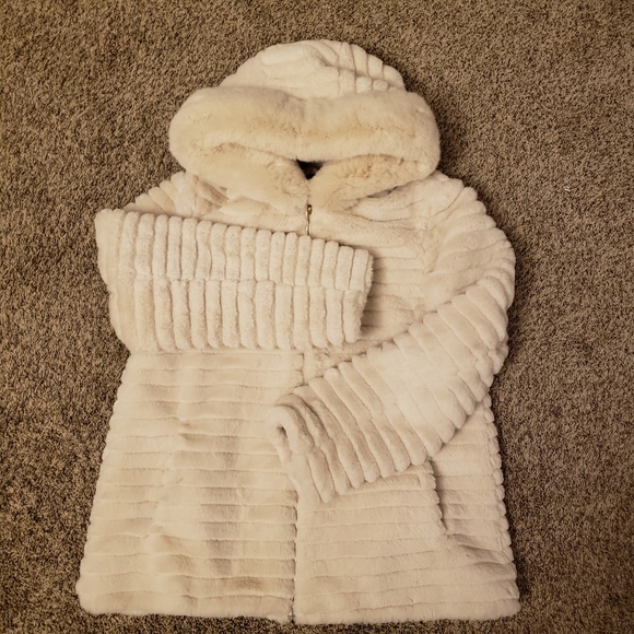 liz claiborne faux fur hooded heavyweight faux fur coat